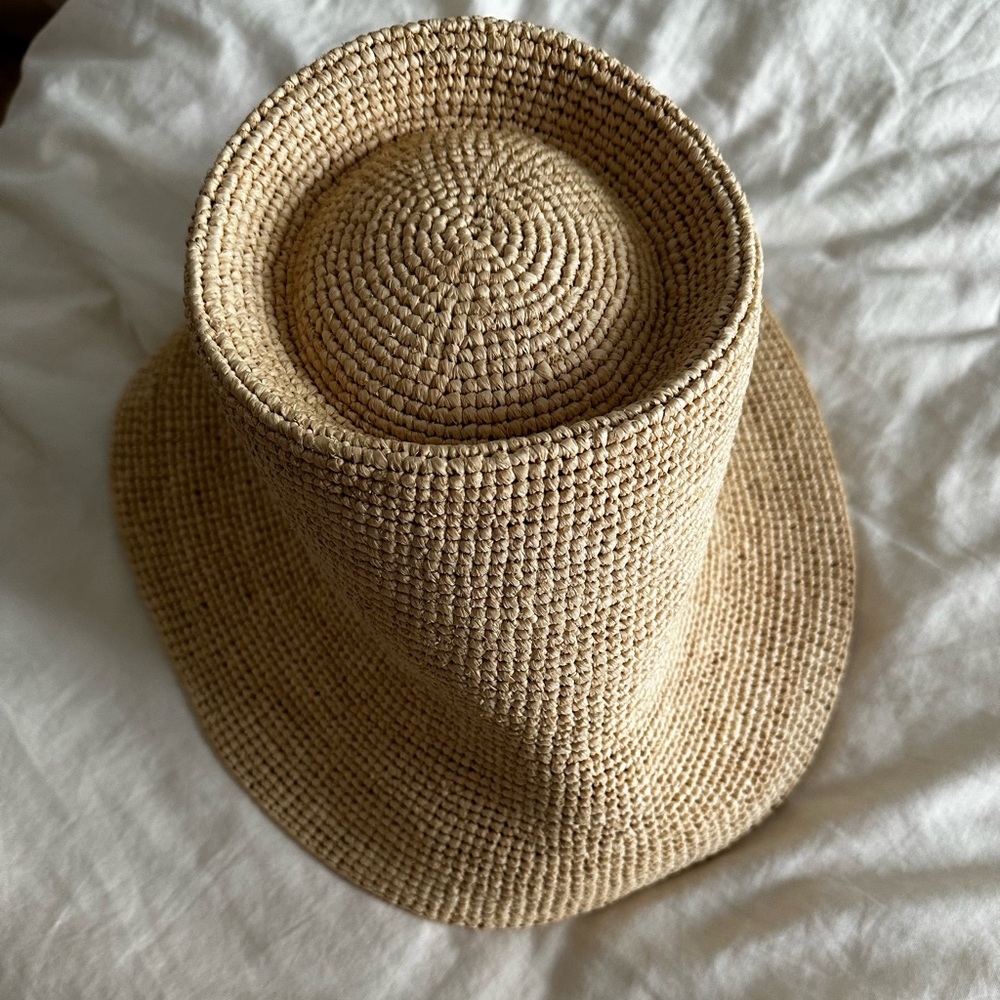 Janessa Leoné Felix hat size medium